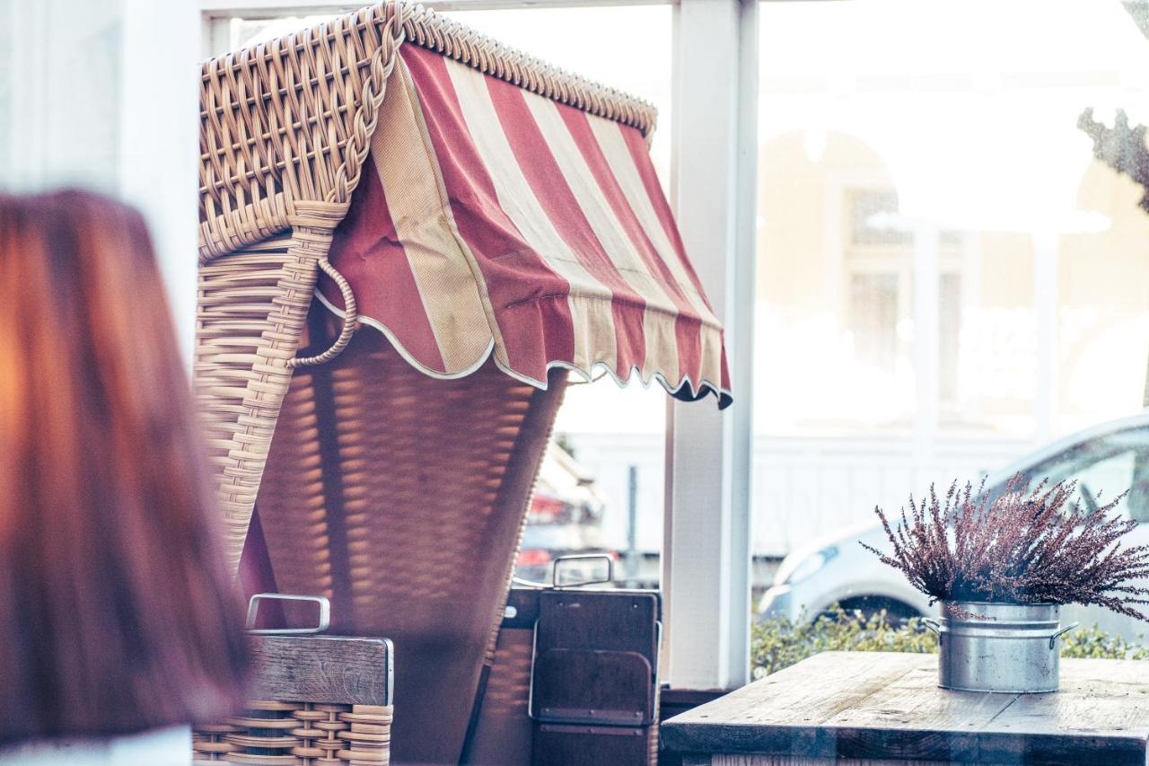 Gaestehaus Astrids Strandmuschel ビンツ エクステリア 写真